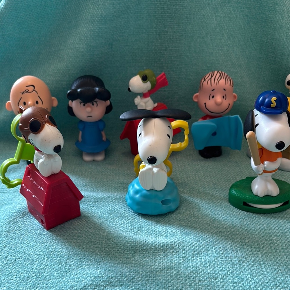 Lot of McDonald’s Peanuts Gang and Snoopy Happy Meal Toys
